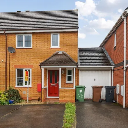 Rent this 2 bed townhouse on Orwell Drive in Didcot, OX11 7XQ