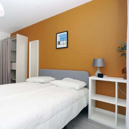 Image 2 - 1 Square d'Anjou, 35043 Rennes, France - Room for rent