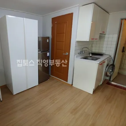 Rent this studio apartment on 서울특별시 관악구 봉천동 1690-24