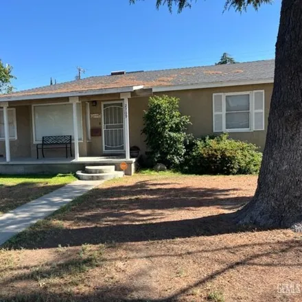 Buy this 3 bed house on 2709 Dracena St in Bakersfield, California