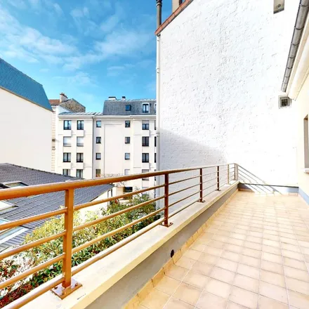 Rent this 6 bed apartment on Hôtel de Ville in Parking de la Mairie, 92250 La Garenne-Colombes