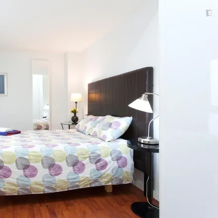 Rent this 2 bed apartment on Gratsa Parking in Carrer de Casanova, 25