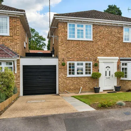 Buy this 4 bed house on Tickenor Drive in Finchampstead, RG40 4UD