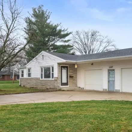 Image 2 - 1123 Emerson Drive, Western Village, Anderson, IN 46011, USA - House for sale