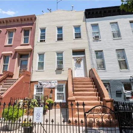 Image 1 - 2141 Pacific Street, New York, NY 11233, USA - Townhouse for sale