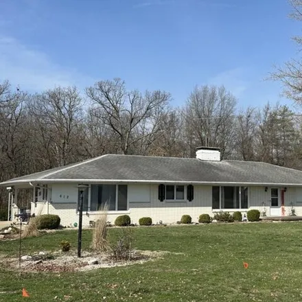 Buy this 2 bed house on 612 City Lake Road in Hillsboro, IL 62049