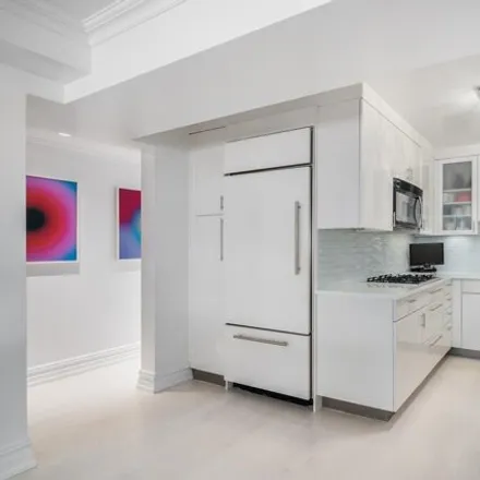 Image 6 - 220 East 67th Street, New York, NY 10065, USA - Apartment for sale