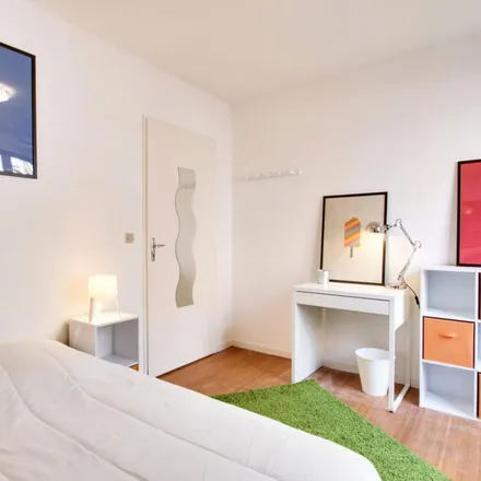 Rent this 3 bed apartment on 9 Rue du Faubourg Notre-Dame in 59800 Lille, France