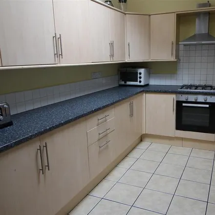 Rent this 7 bed duplex on 31 Teversal Avenue in Nottingham, NG7 1PY