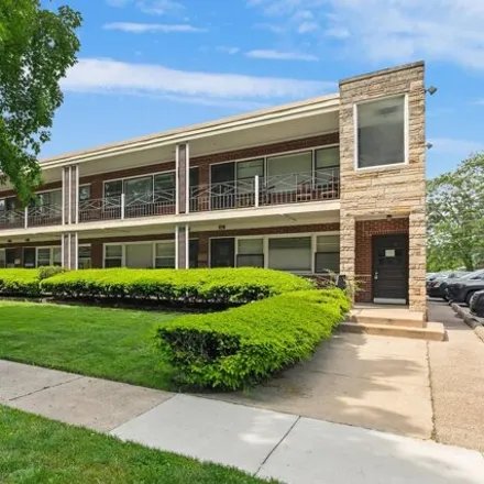Buy this 1 bed condo on 1174 Augusta Street in Oak Park, IL 60302