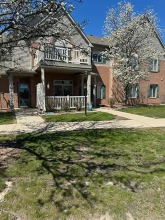 Buy this 2 bed condo on 15749 Parkway Lane in Southgate, MI 48195