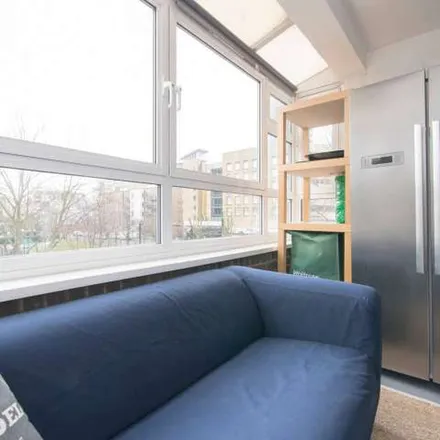 Rent this 3 bed apartment on 17-107 The Quarterdeck in Millwall, London