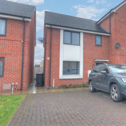 Buy this 3 bed duplex on Rainworth Road in Leicester, LE5 4QE