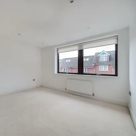 Image 3 - Target House, Hill Avenue, Chesham Bois, HP6 5BW, United Kingdom - Apartment for sale