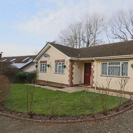 Rent this 3 bed house on 43 Taunton Lane in London, CR5 1SJ