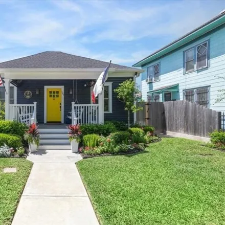Rent this 5 bed house on 578 East 12th Street in Houston, TX 77008
