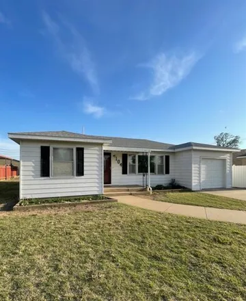 Image 1 - 128 East 15th Street, Larned, KS 67550, USA - House for sale