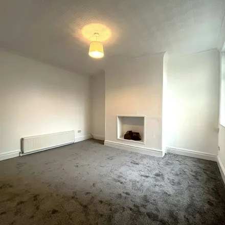 Rent this 3 bed townhouse on 7 Tonge Moor Road in Bolton, BL2 2DH