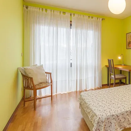 Rent this 3 bed room on Rua Nove de Abril in Porto, Portugal