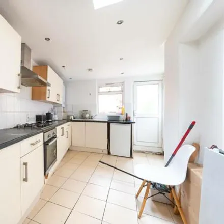 Image 6 - 17 Purves Road, London, NW10 5TA, United Kingdom - Townhouse for sale
