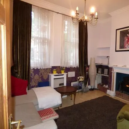 Image 2 - Harthill Drive, Luton, LU2 0BD, United Kingdom - Apartment for rent