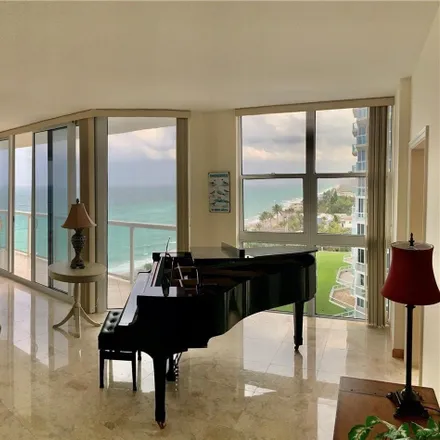 Image 3 - 6051 North Ocean Drive, Hollywood, FL 33019, USA - Condo for rent