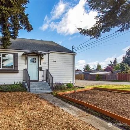 Buy this 3 bed house on 2901 South 17th Street in Tacoma, WA 98405