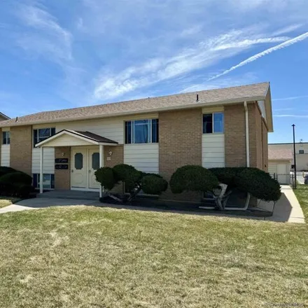 Image 2 - 1601 Oxford Drive, Cheyenne, WY 82001, USA - House for sale