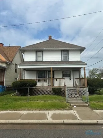 Buy this 5 bed house on 707 Highland Avenue in Toledo, OH 43610