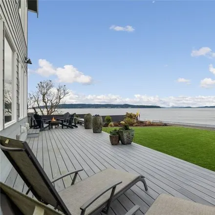 Buy this 3 bed house on 1071 Arrowhead Beach Road in Island County, WA 98282