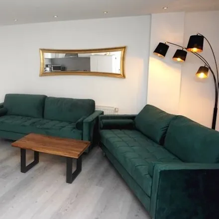 Rent this 6 bed apartment on Außer der Schleifmühle 6-8 in 28203 Bremen, Germany