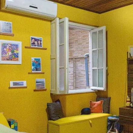 Rent this 4 bed house on Rua Demétrio Ribeiro in Historic District, Porto Alegre - RS