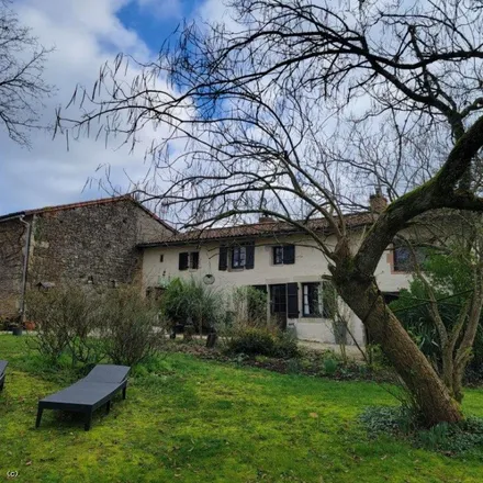 Image 2 - 16350 Champagne-Mouton, France - House for sale