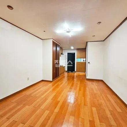 Rent this studio apartment on 서울특별시 서초구 잠원동 23-11