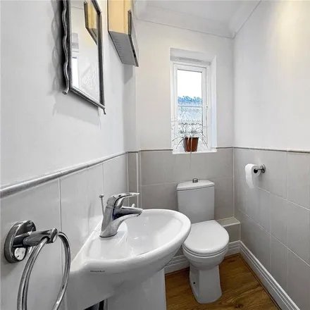 Image 9 - Sunnyside Close, Angmering, BN16 4GA, United Kingdom - Duplex for rent