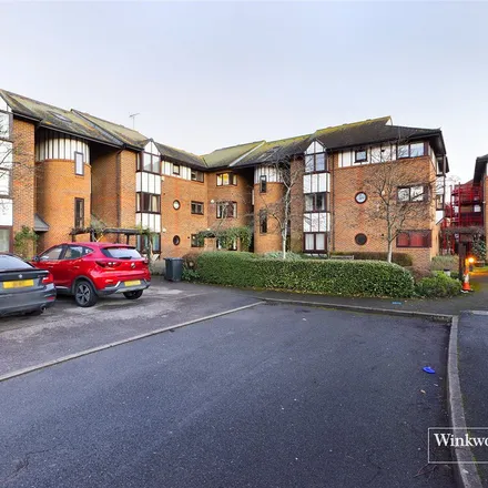 Rent this 3 bed apartment on Peter Brett Associates in Waterman Place, Reading