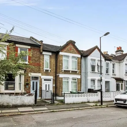 Rent this 3 bed apartment on 30 Hawstead Road in London, SE6 4JN