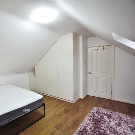 Image 3 - The Chase, London, UB10 8SS, United Kingdom - Room for rent