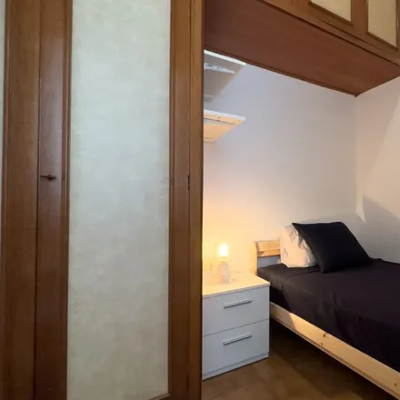 Rent this 3 bed room on Carrer de la Muntanya in 08001 Barcelona, Spain