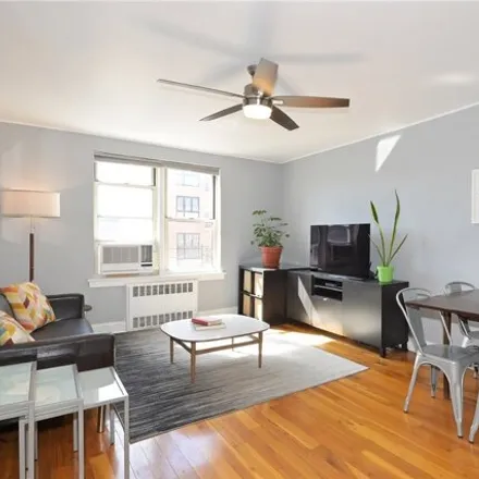 Image 2 - 105-28 65th Avenue, New York, NY 11375, USA - Apartment for sale