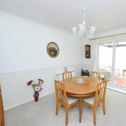 Image 5 - Ians Way, Chesterfield, S40 4PY, United Kingdom - House for sale