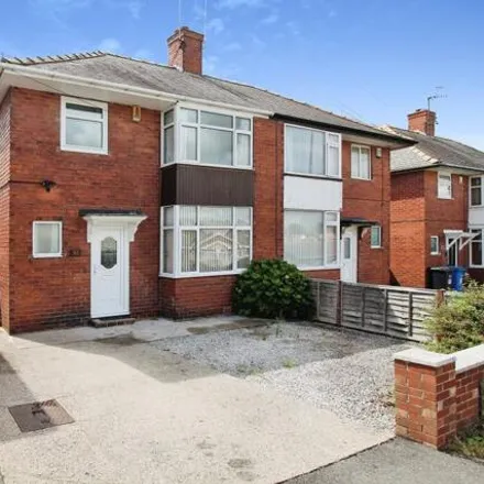 Buy this 3 bed duplex on Newbold Back Lane in Chesterfield, S40 4HE