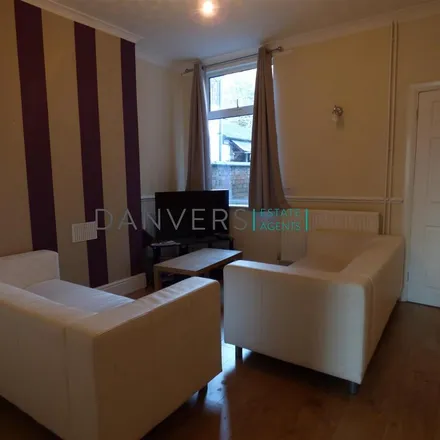 Image 4 - Tudor Road, Leicester, LE3 5HW, United Kingdom - Townhouse for rent