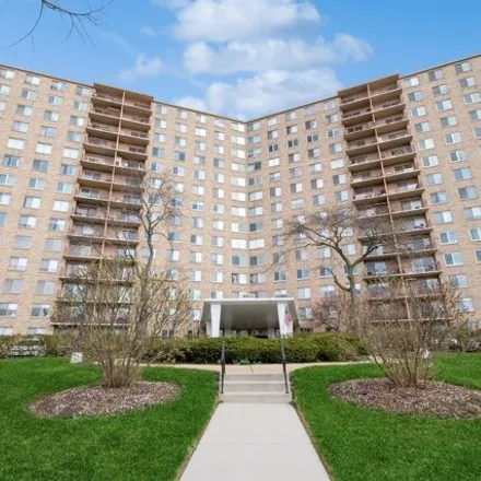 Buy this 2 bed condo on 6833 North Kedzie Avenue in Chicago, IL 60645