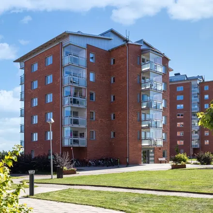 Rent this 3 bed apartment on Rudsbergsvägen 32 in 654 66 Karlstad, Sweden