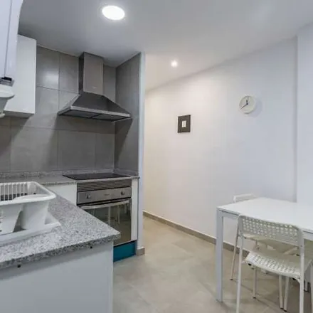 Image 5 - Carrer del Riuet, 63, 46011 Valencia, Spain - Apartment for rent