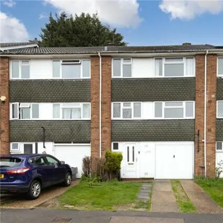 Buy this 3 bed townhouse on Brendon Avenue in Luton, LU2 9LG