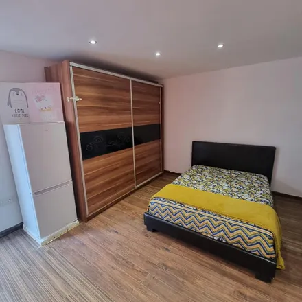 Rent this studio apartment on Headley Drive in London, IG2 6QJ
