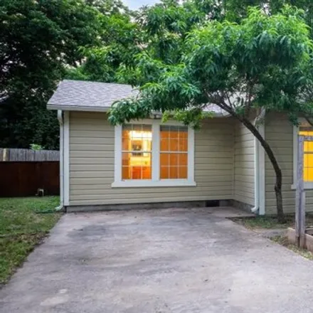 Image 2 - 903 Chote Ave, Austin, Texas, 78702 - House for rent