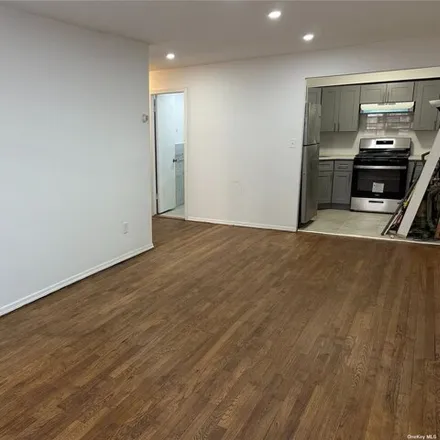 Image 6 - 42-34 235th Street, New York, NY 11363, USA - Apartment for rent